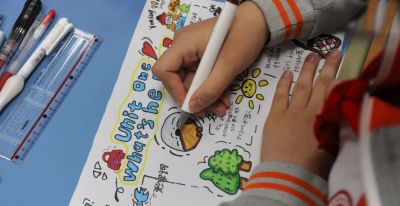 让字母起舞 让句子呼吸！济南这所小学的英语手抄报展 满是童心与妙想 - 图画吧TUHUABA