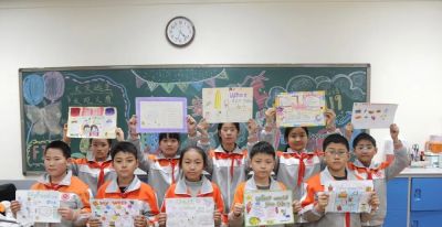 让字母起舞 让句子呼吸！济南这所小学的英语手抄报展 满是童心与妙想 - 图画吧TUHUABA