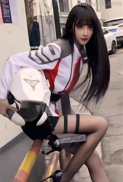 百万级女网红COS卡尔蜜拉人间体，黑丝短裙大长腿尽显性感 - 图画吧TUHUABA