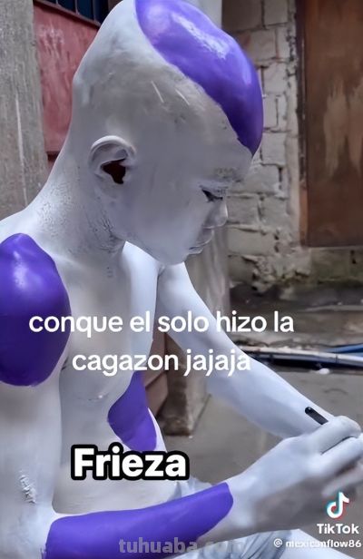 少年低成本Cos弗利萨大王，结果乳胶漆洗不掉，悲剧了 - 图画吧TUHUABA