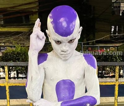 少年低成本Cos弗利萨大王，结果乳胶漆洗不掉，悲剧了 - 图画吧TUHUABA