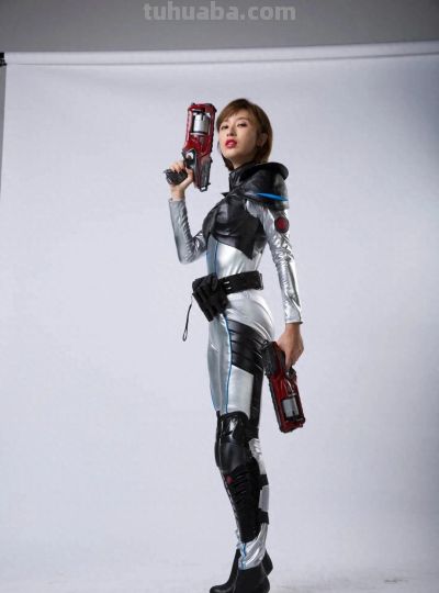 张俪穿紧身衣cos机甲战士 - 今日头条
