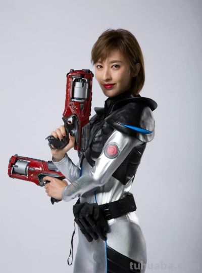 张俪穿紧身衣cos机甲战士 - 图画吧TUHUABA