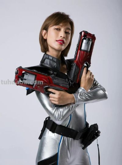 张俪穿紧身衣cos机甲战士 - 图画吧TUHUABA