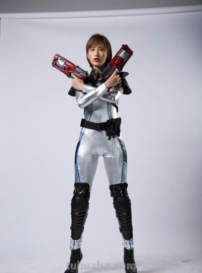 张俪穿紧身衣cos机甲战士 - 图画吧TUHUABA