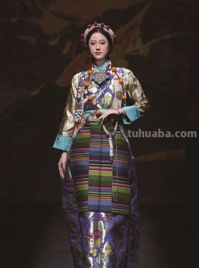 “00”后藏族设计师班珠丹塔 让藏装焕发时代光彩 - 图画吧TUHUABA