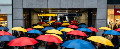 雨天拍照不翻车！7个构图技巧照抄方案，新手也能拍氛围感大片 - 图画吧TUHUABA