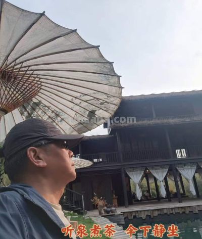 每日一画 | 晴光泼翠融村影 水色洇云抱日声·阳光下的小村·写意水彩 - 图画吧TUHUABA