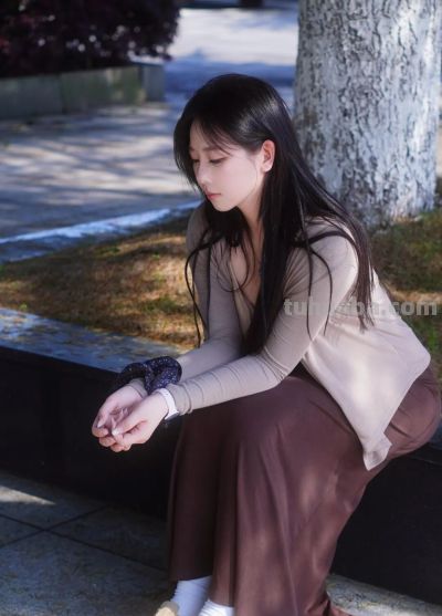 周末户外拍照，6个小动作，松弛很自然，出片很好看 - 图画吧TUHUABA