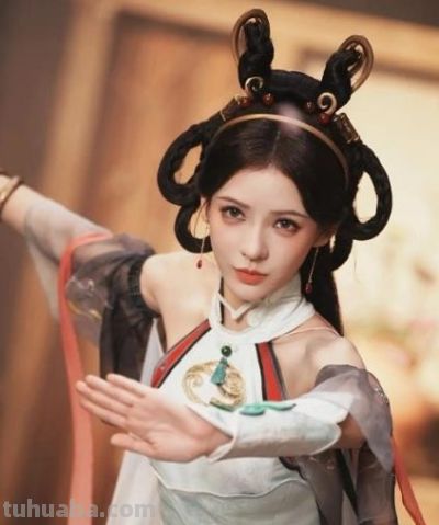 明星全员cos王者英雄，服装被嘲不还原，孔雪儿获好评 - 图画吧TUHUABA