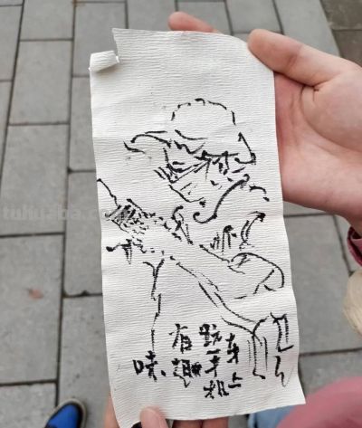 笔下全是人间可爱!88岁爷爷公交车上画路人 大师级“草纸速写”暖哭网友 - 今日头条 笔下全是人间可爱!88岁爷爷公交车上画路人 大师级“草纸速写”暖哭网友 - 图画吧TUHUABA