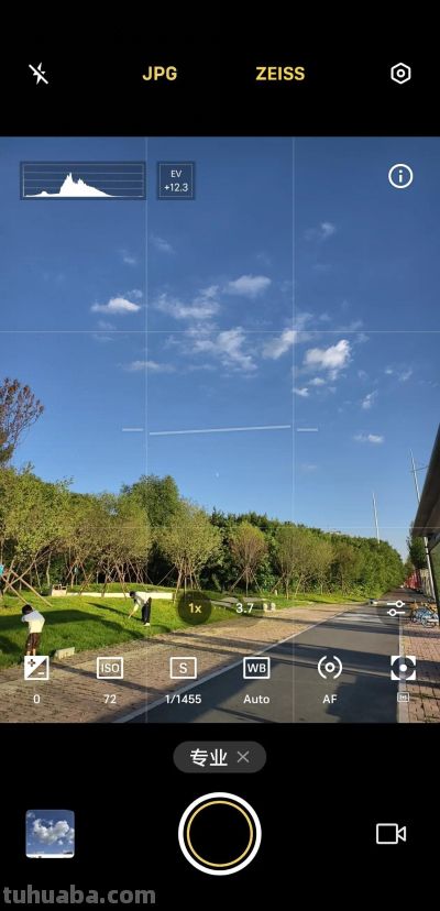 手机摄影入门教程：3个超好用拍摄模式，专业、全景、丝滑流水 - 今日头条