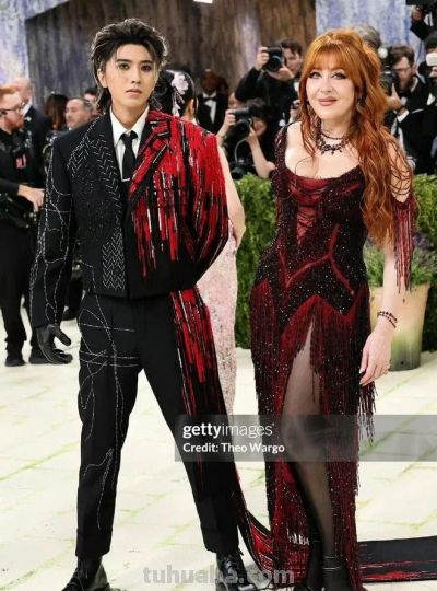 今年Met Gala红毯造型太抓马，大型cosplay现场！ - 图画吧TUHUABA