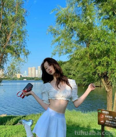 草地拍照出片指南,9个动作,帮你自然漂亮,生命力拉满 - 今日头条 草地拍照出片指南,9个动作,帮你自然漂亮,生命力拉满 - 图画吧TUHUABA