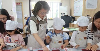 社区来了群“花卷妈妈”,睦邻中心飘出阵阵面香…… - 今日头条 社区来了群“花卷妈妈”,睦邻中心飘出阵阵面香…… - 图画吧TUHUABA