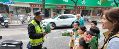 社区来了群“花卷妈妈”,睦邻中心飘出阵阵面香…… - 今日头条 社区来了群“花卷妈妈”,睦邻中心飘出阵阵面香…… - 图画吧TUHUABA