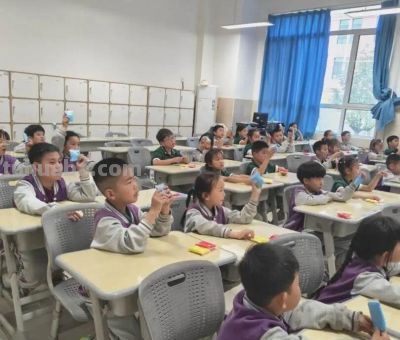 家长进课堂！济南高新区稼轩小学趣味色彩课开讲 - 图画吧TUHUABA