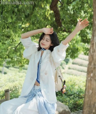 出去玩怎么拍照好看?7个拍照动作,让你拍出自信大方的照片 - 今日头条 出去玩怎么拍照好看?7个拍照动作,让你拍出自信大方的照片 - 图画吧TUHUABA
