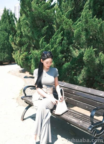 户外拍照小动作，掌握这9个，出片自然很好看 - 图画吧TUHUABA