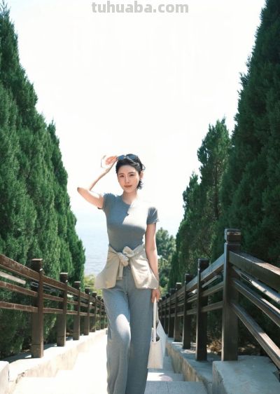 户外拍照小动作，掌握这9个，出片自然很好看 - 图画吧TUHUABA