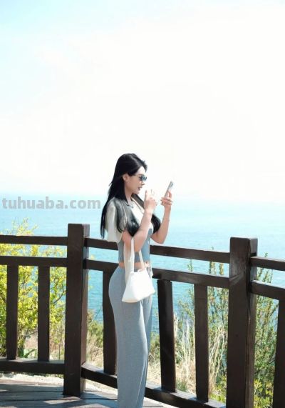 户外拍照小动作，掌握这9个，出片自然很好看 - 图画吧TUHUABA