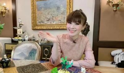 她是东方卫视中心主持，北京人定居上海，和青梅竹马丈夫儿女双全 - 图画吧TUHUABA