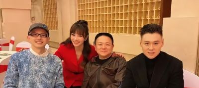 她是东方卫视中心主持，北京人定居上海，和青梅竹马丈夫儿女双全 - 图画吧TUHUABA