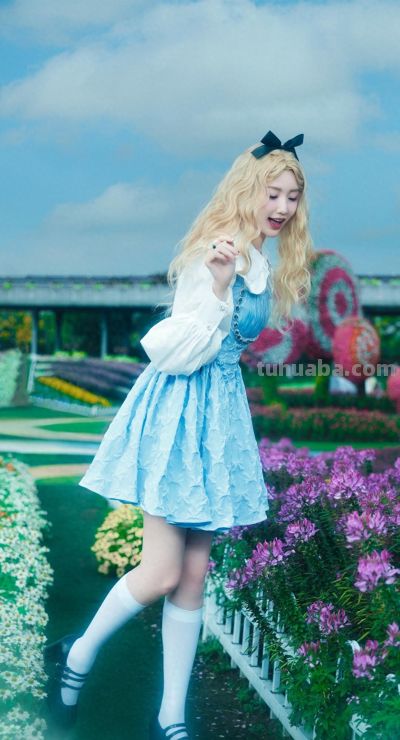 毛晓彤cos爱丽丝 甜到心巴上了 - 图画吧TUHUABA